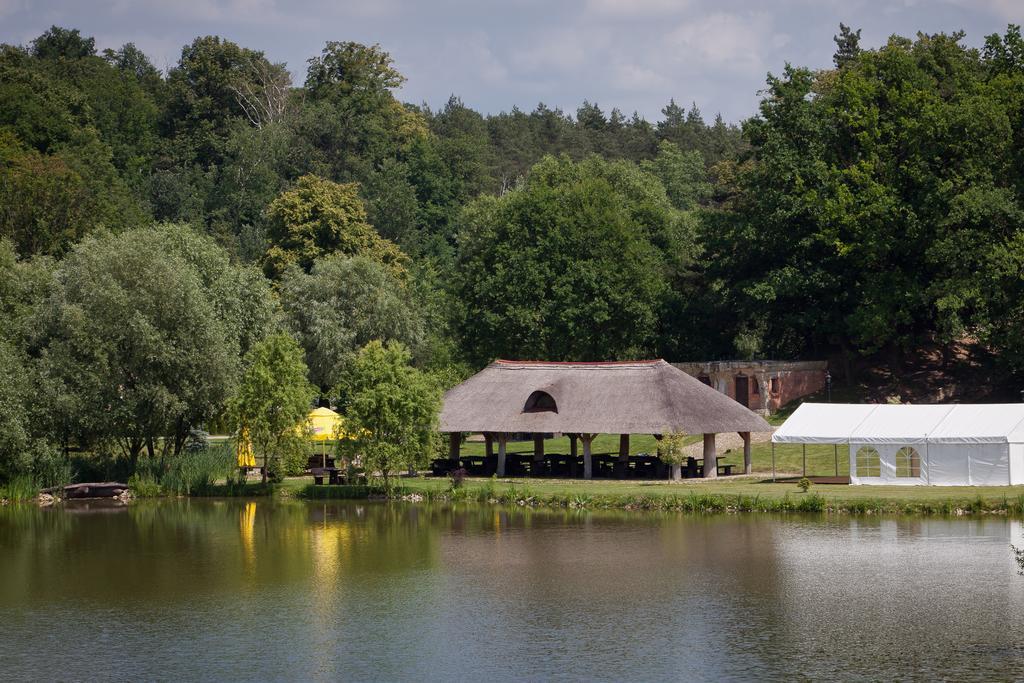 Milocin Park Centrum Wypoczynkowo-Konferencyjne Pierwoszow Exterior photo